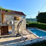 Sweet Traditional Dalmatian House With Pool Vrsine