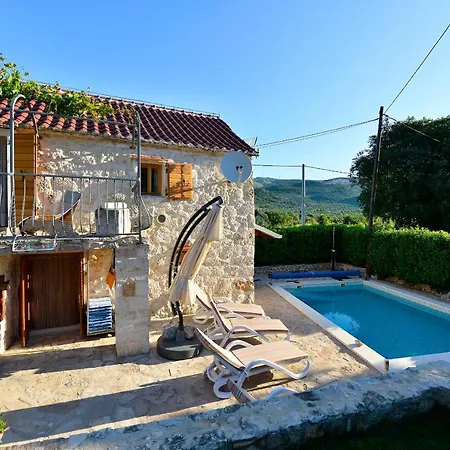 Sweet Traditional Dalmatian House With Pool Vrsine