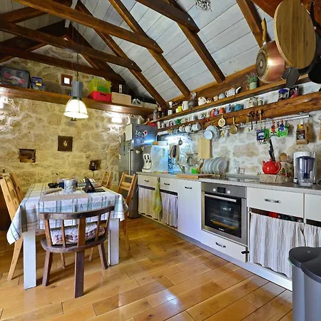 Vila Sweet Traditional Dalmatian House With Pool