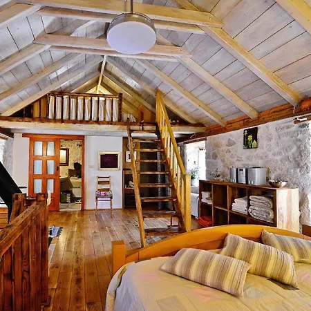 Sweet Traditional Dalmatian House With Pool Vila Vrsine