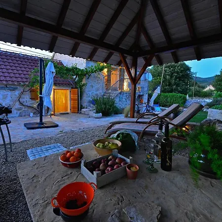 Sweet Traditional Dalmatian House With Pool Vila *