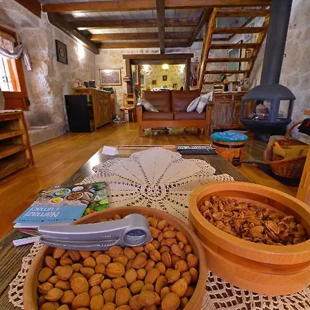 Sweet Traditional Dalmatian House With Pool Vila