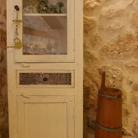 Sweet Traditional Dalmatian House With Pool Vila