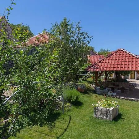 Sweet Traditional Dalmatian House With Pool Vrsine