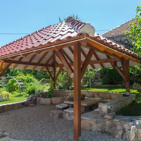 Sweet Traditional Dalmatian House With Pool Vrsine