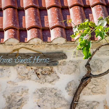 Sweet Traditional Dalmatian House With Pool Vila Vrsine