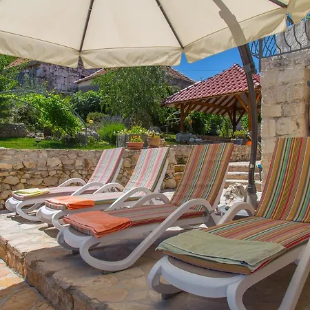 Vila Sweet Traditional Dalmatian House With Pool